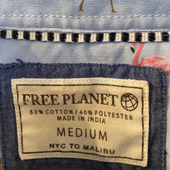 Free Planet flamingo print button down size medium - Picture 2 of 4